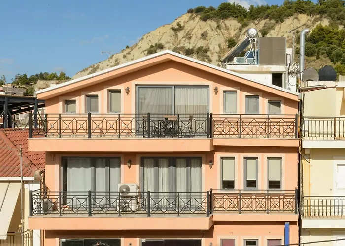 Zissis Suites Downtown Apartment