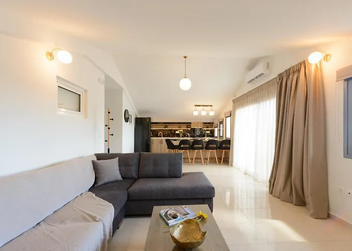 Zissis Suites Downtown Apartment